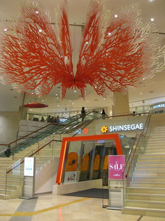 And on to the entrance of Shinsegae
