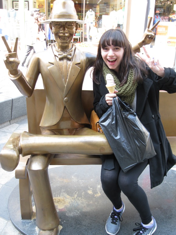in the outdoor mall nearby, after ice cream, we met a very photogenic golden man.