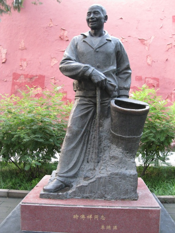 A statue celebrating communism (probably)